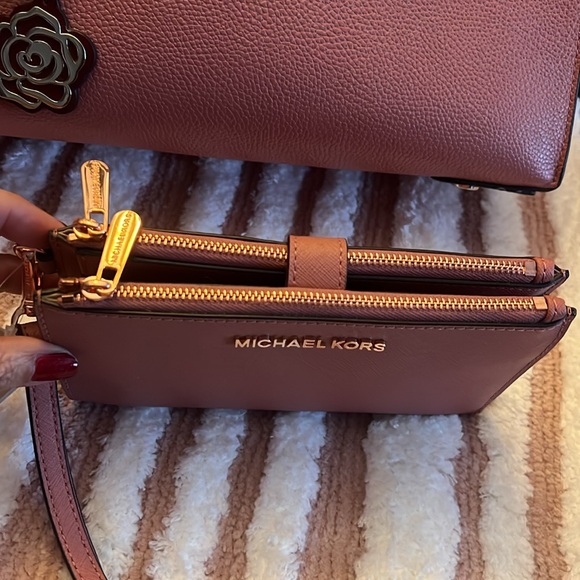 Michael Kors Jet Set Travel Large Double Wristlet in Rose Gold NWT - Picture 4 of 14